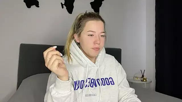 Embersweetbunny from StripChat