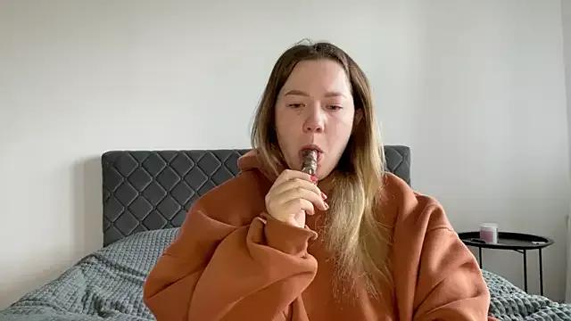 Embersweetbunny from StripChat