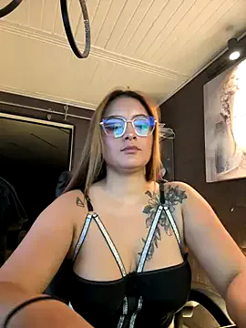 Offline Emiily_W on StripChat