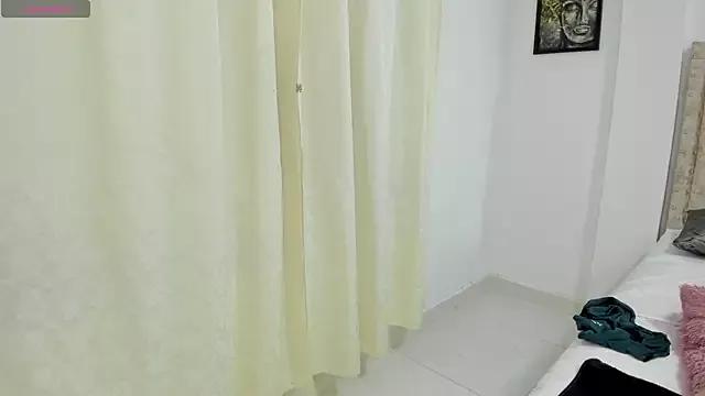 EmiilyEvans_ from StripChat