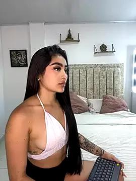 EmiilyEvans_ from StripChat