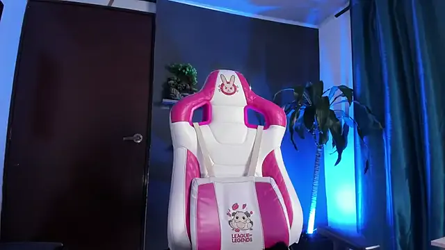 Offline Emilyjhonson_01 on StripChat