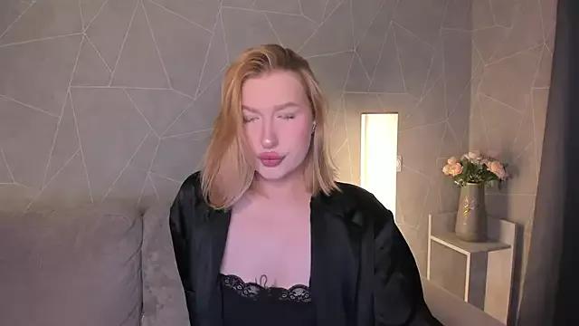 Emma__Leee from StripChat