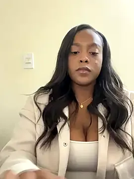 Emma_jonness on StripChat 