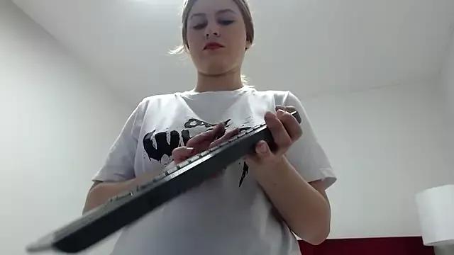 Emmaa_Blonde from StripChat