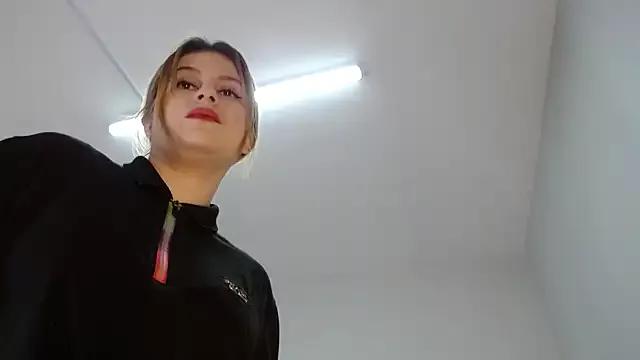 Emmaa_Blonde from StripChat