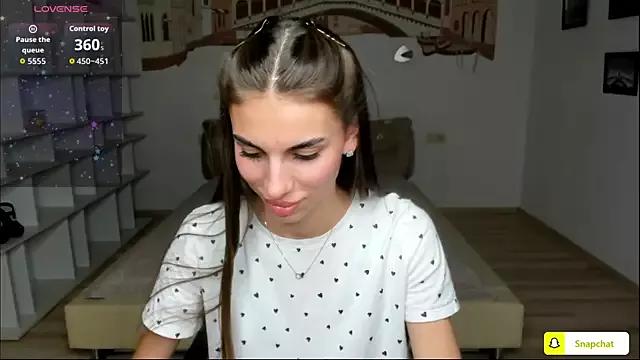 EmmyGreans from StripChat is Freechat