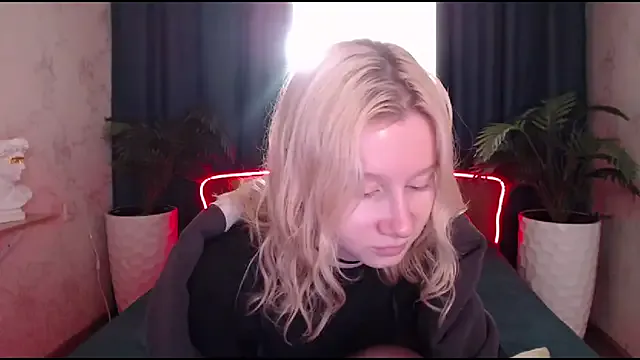 Offline EnigmaSee on StripChat