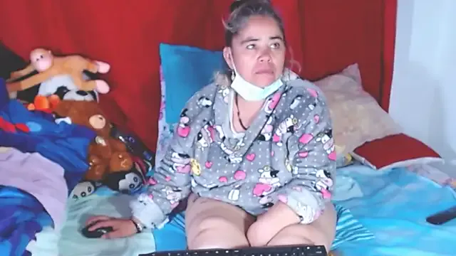 Offline estrellita_fugaz16x on StripChat