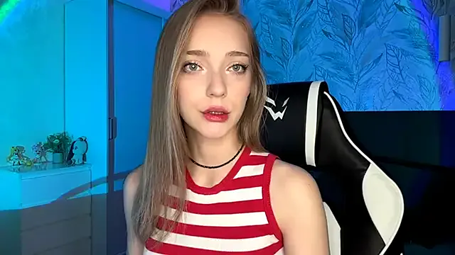 StripChat EvaPeace is Freechat EvaPeace — spin around and show outfit