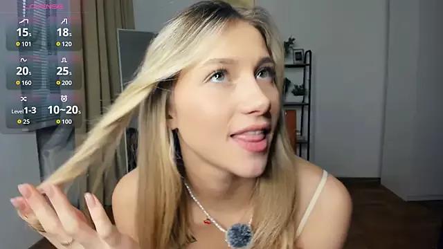 FaaBinaa from StripChat