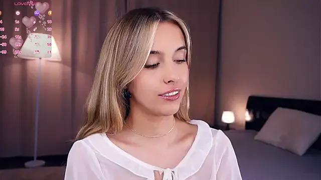 FannyHewson from StripChat
