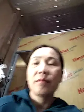 Offline Feeling-hot on StripChat