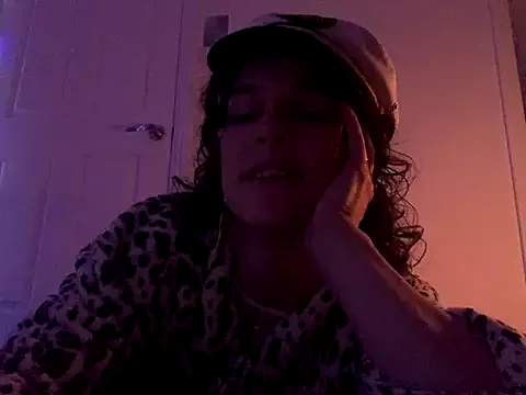 Offline forbiddenbabygirl on StripChat