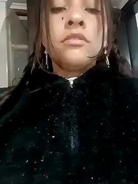 Fox_Roxxan from StripChat is Freechat