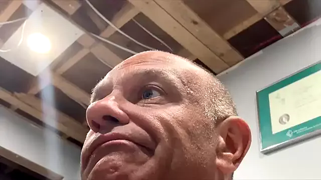 Offline frankyjones8989 on StripChat