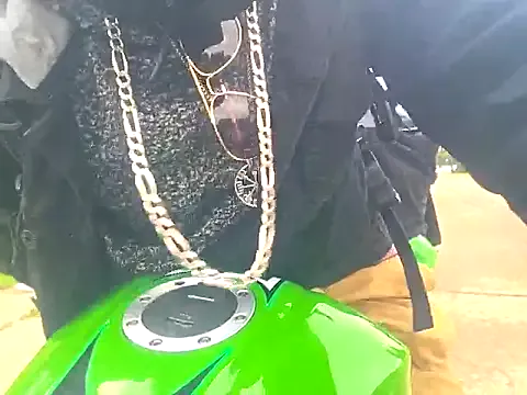 Offline Fuckboy4public on StripChat