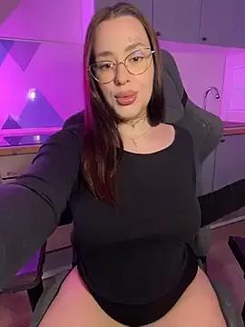 fuckdoll_18 from StripChat is Freechat