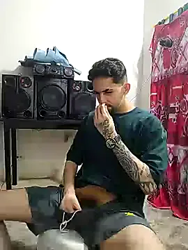 Offline giannis090 on StripChat