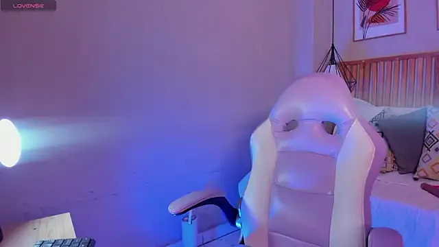 Offline Ginger_Winn on StripChat