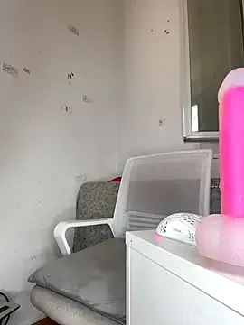 Offline giuli_zerozero on StripChat