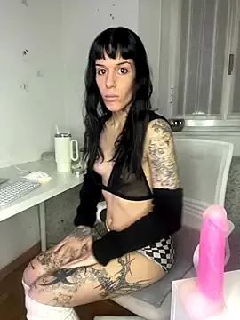 Offline giuli_zerozero on StripChat