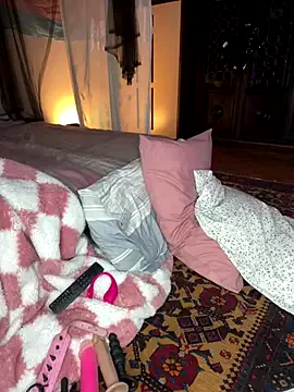 Offline giuli_zerozero on StripChat