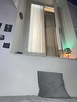 Offline giuli_zerozero on StripChat