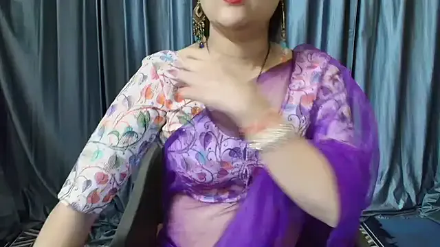 Freechat goldiwets on StripChat