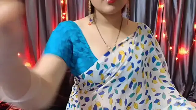 Freechat goldiwets on StripChat