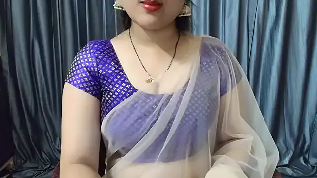 Freechat goldiwets on StripChat