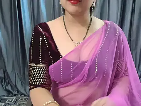 Freechat goldiwets on StripChat