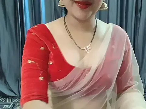 Freechat goldiwets on StripChat