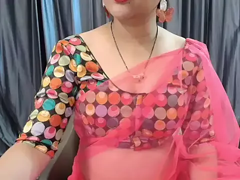 Freechat goldiwets on StripChat