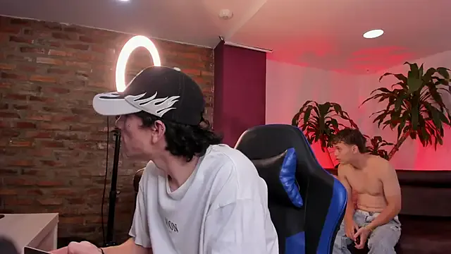 Offline Handsomeboyss19 on StripChat