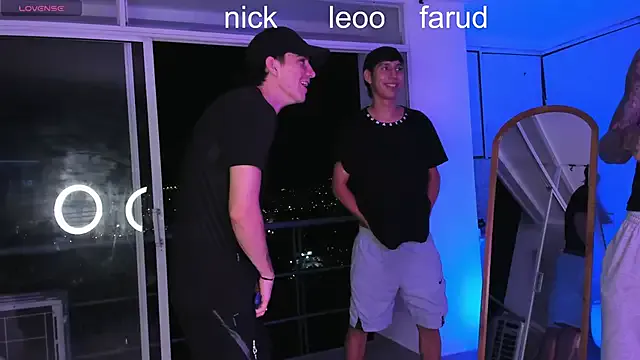 Offline Handsomeboyss19 on StripChat