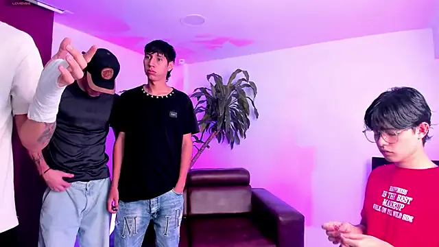 Offline Handsomeboyss19 on StripChat