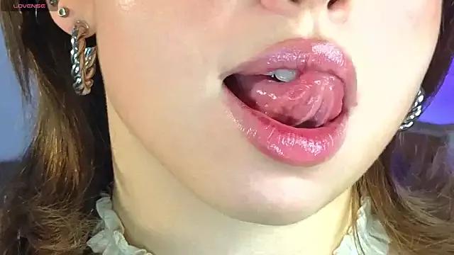 Hanny_babyy from StripChat is Freechat