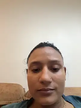 Offline heenashai on StripChat