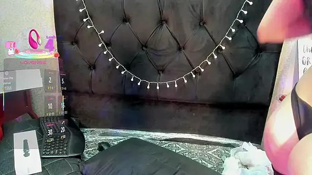 HollyWould__ from StripChat