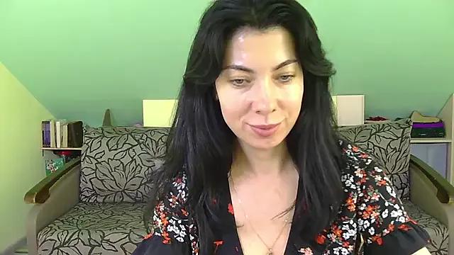 HolyyNun from StripChat is Freechat