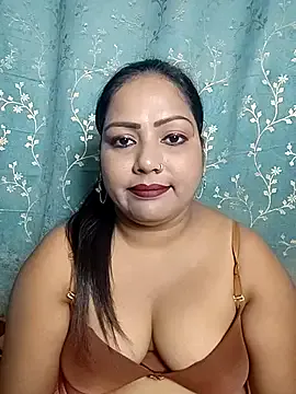 Freechat hornypriya696 on StripChat