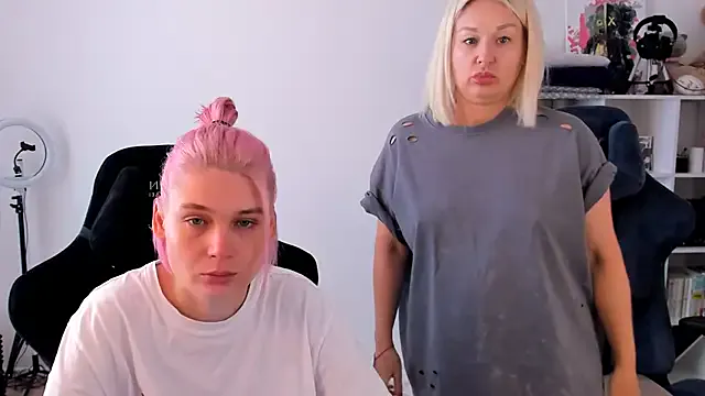 Offline hotblonds on StripChat