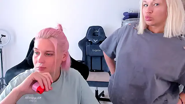 Offline hotblonds on StripChat