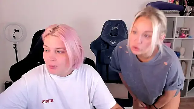 Offline hotblonds on StripChat