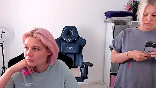 Offline hotblonds on StripChat