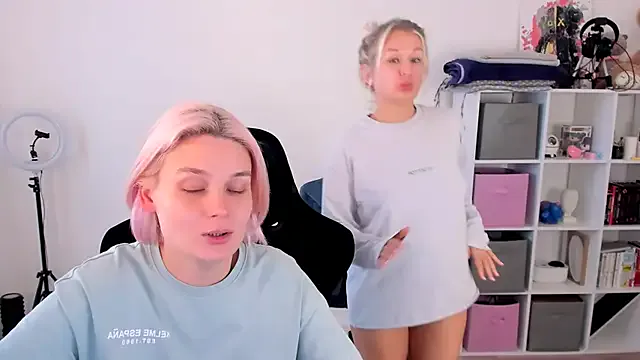 Offline hotblonds on StripChat