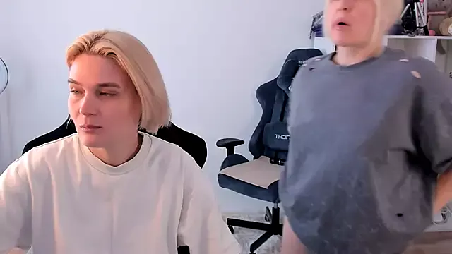 Offline hotblonds on StripChat