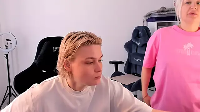 Offline hotblonds on StripChat