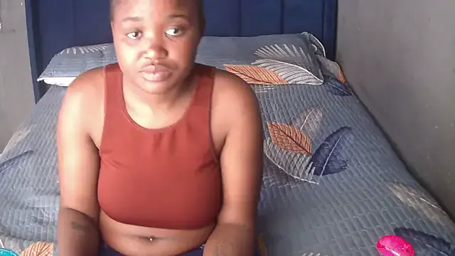 HOTMADDIE02 on StripChat